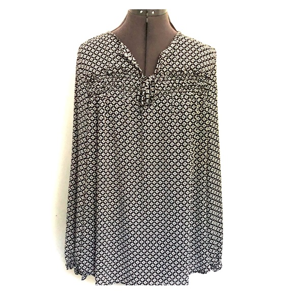 Max Studio Tops - Pretty Blouse with front tie and cute sleeves